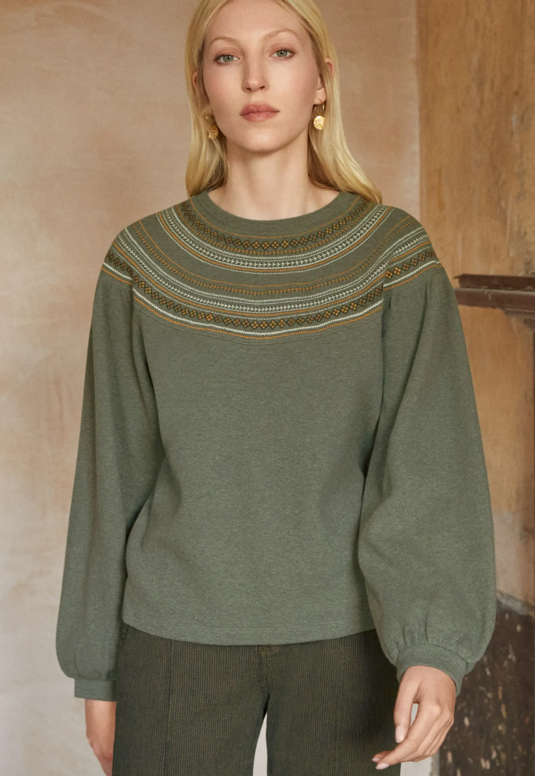Embroidered Sweatshirt*Wrap London Discount