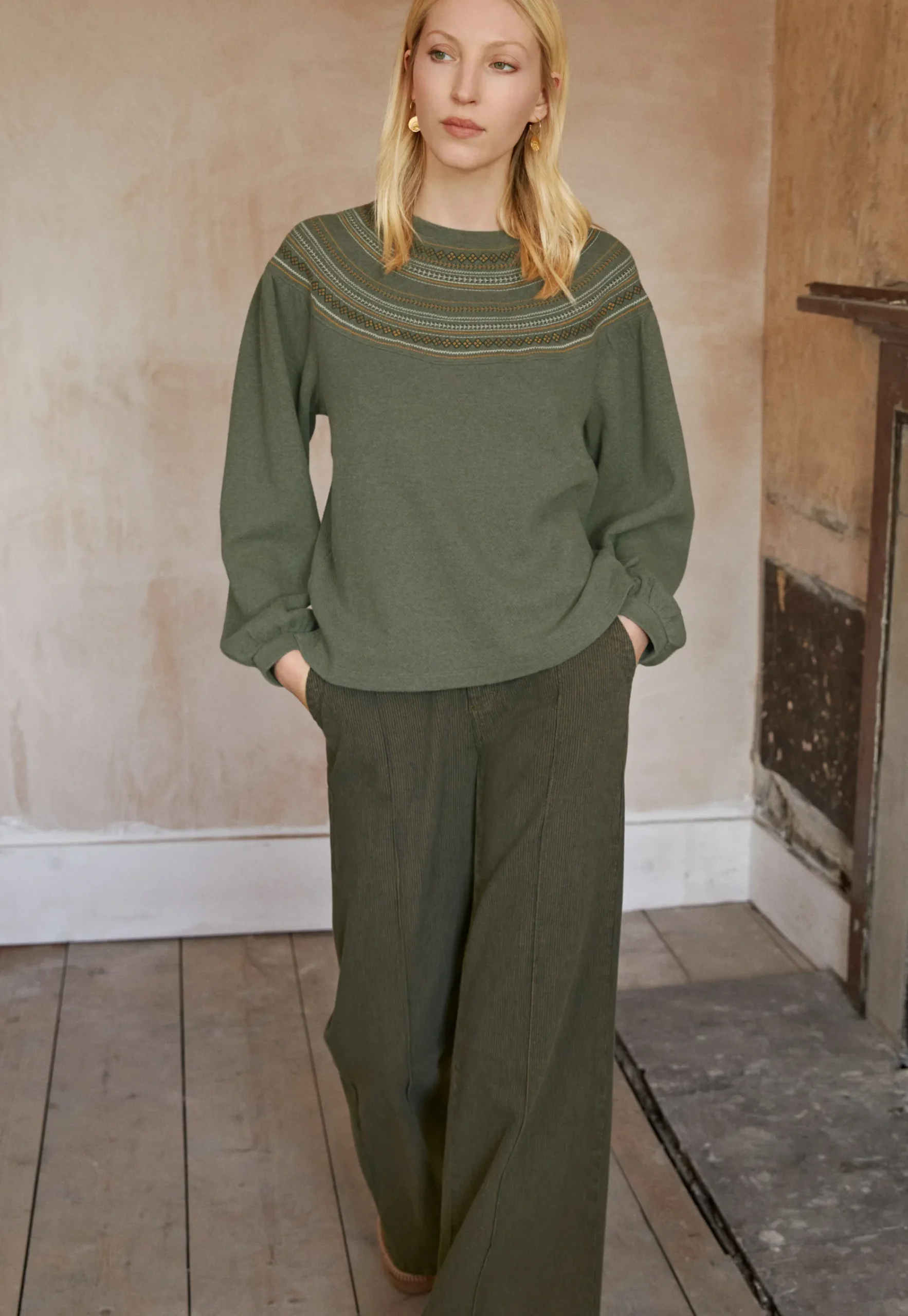 Embroidered Sweatshirt*Wrap London Discount
