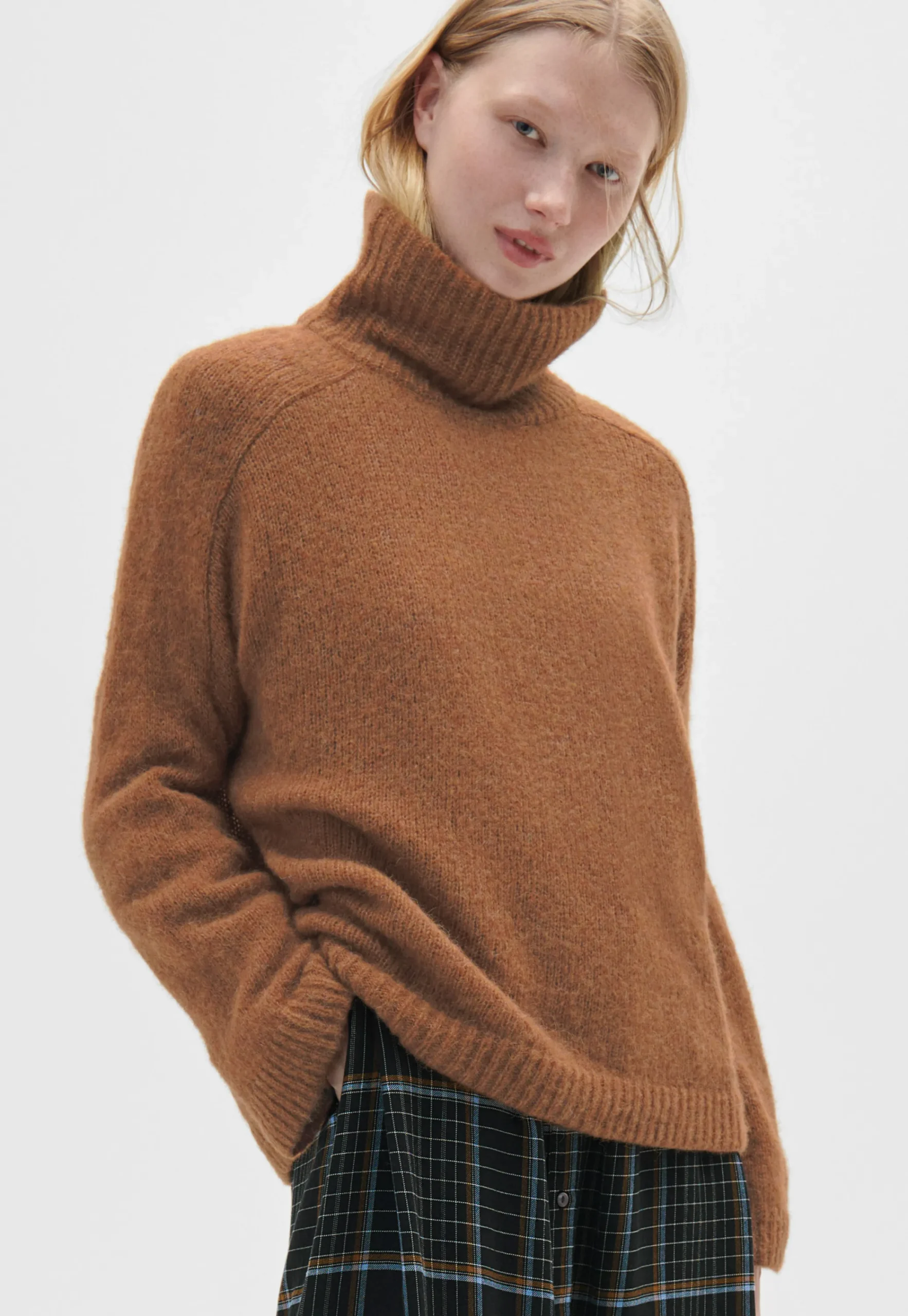 High-Neck Sweater*Wrap London Hot