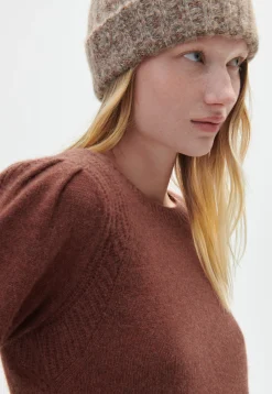 Knitted Hat*Wrap London Store