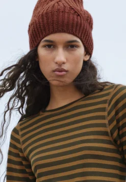 Knitted Hat*Wrap London Outlet