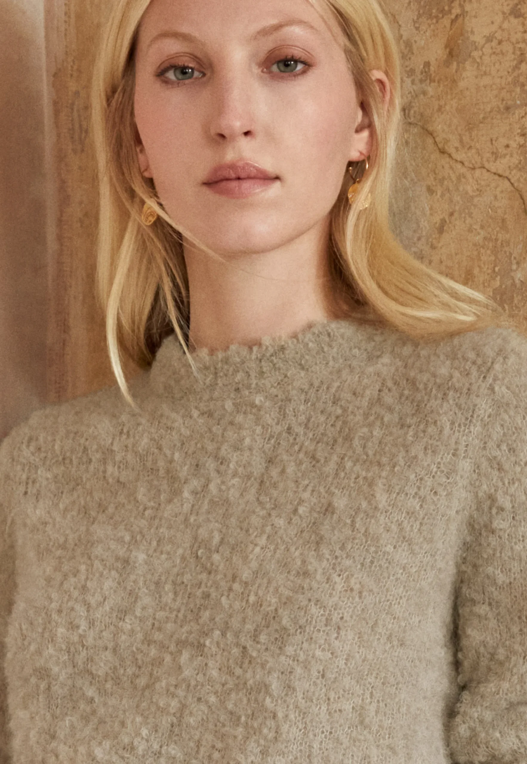 Round-Neck Sweater*Wrap London Discount